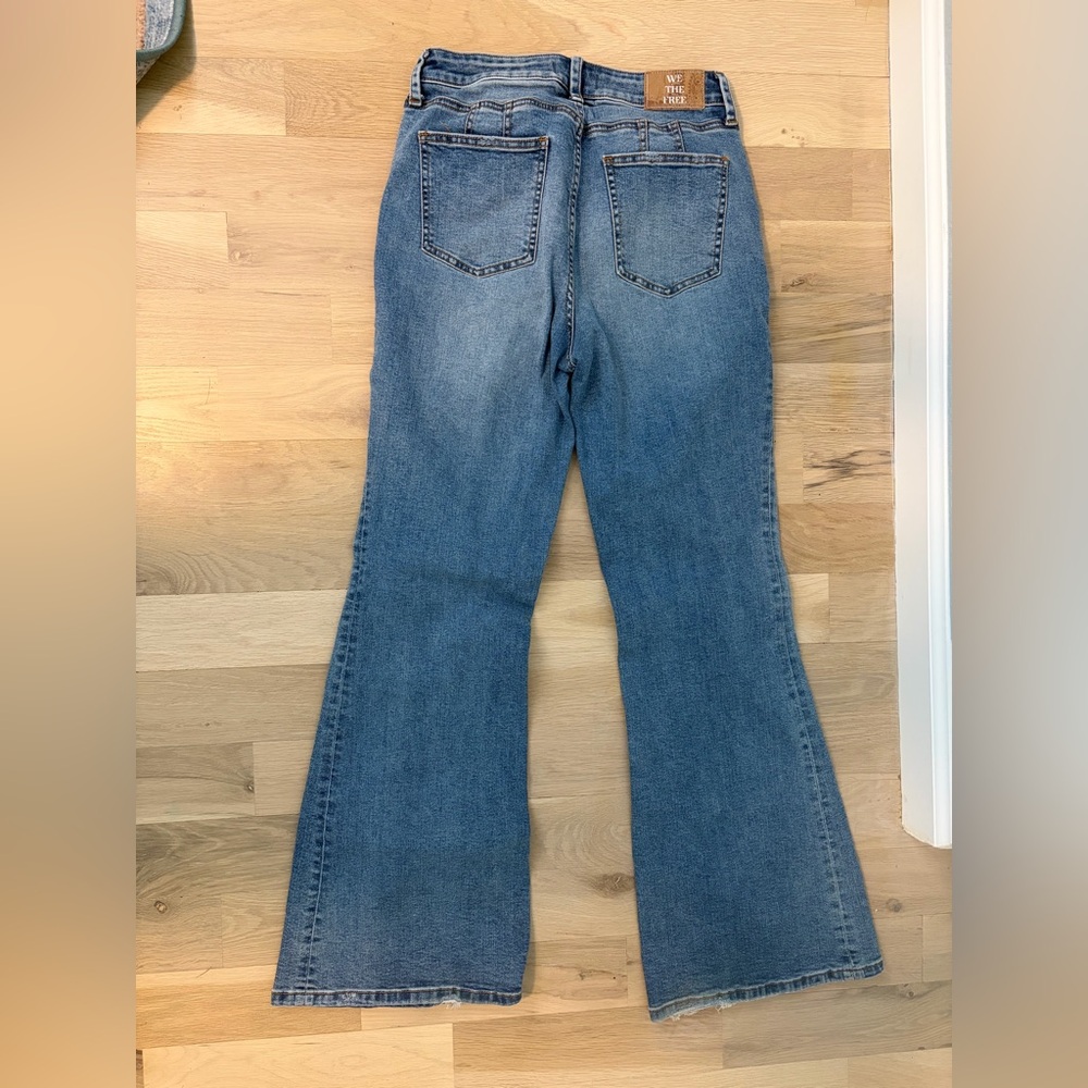 Free People We The Free CRVY Flare Jeans Size 29 Medium Wash Denim - Picture 2 of 6